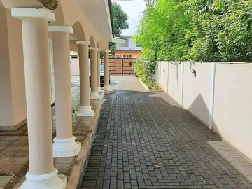 6 Bedroom House