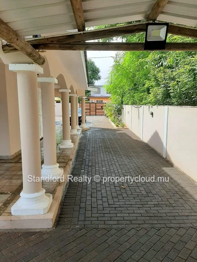 Villa for Sale – 6 Bedrooms, Tombeau Bay, North