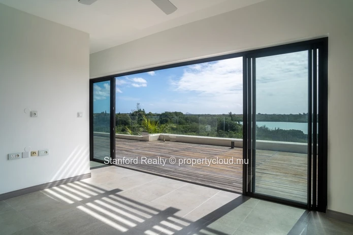 Luxury 3-Bedroom Penthouse with Private Plunge Pool & Sea View - St Antoine Private Residence