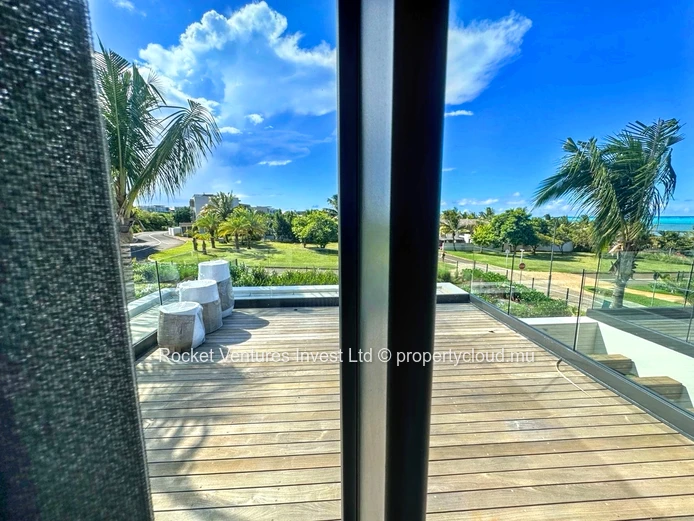 Luxury Seaside 4 Bedroom Villa in Azuri 