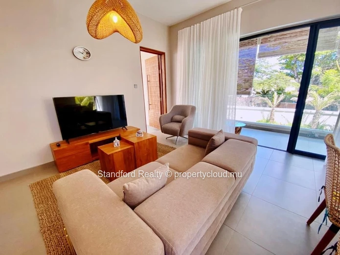 2-Bedroom Apartment with Walking Distance to the Beach 