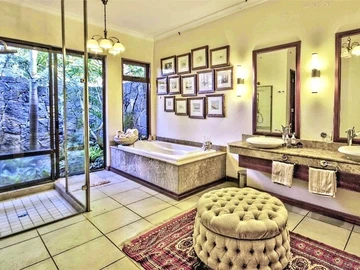 6 Bedroom Villa