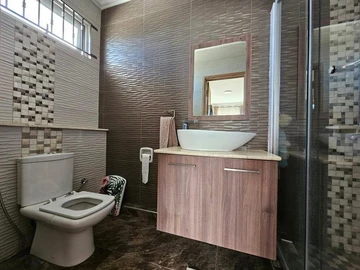 5 Bedroom Villa