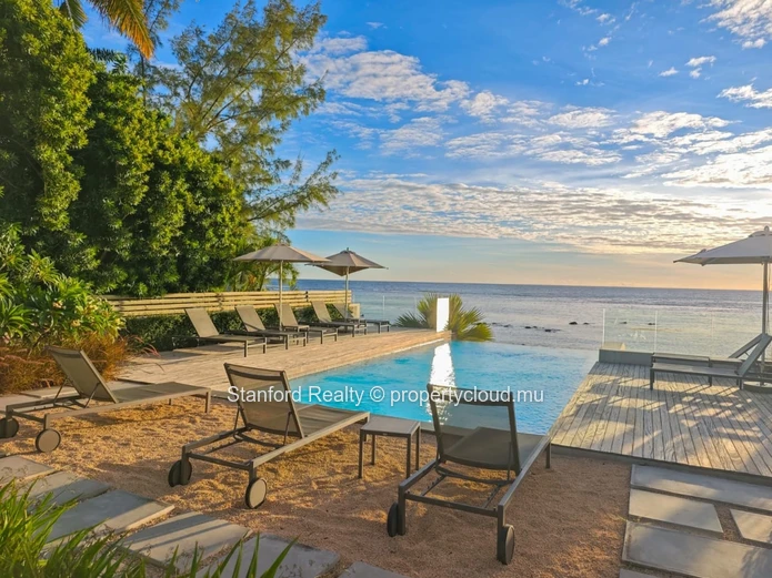 Beachfront Apartment for Rent - 3 Bedrooms, Tamarin, West