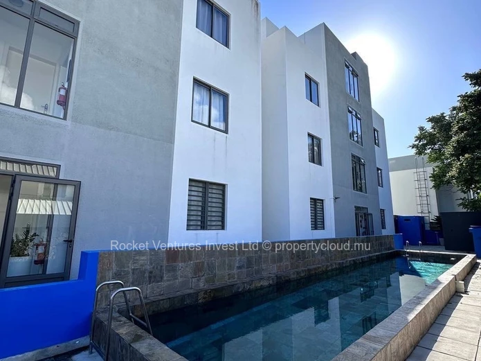 Stylish 3-Bedroom Apartment + Office Just 200m from the Beach – Pereybere
