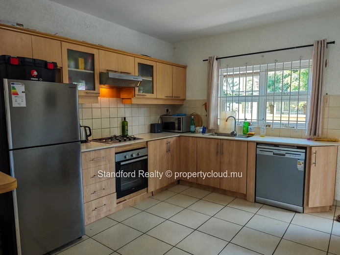 3-Bedroom Apartment for Rent – Walking Distance to the Beach