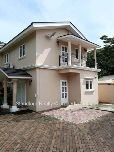 Villa for Sale – 6 Bedrooms, Tombeau Bay, North