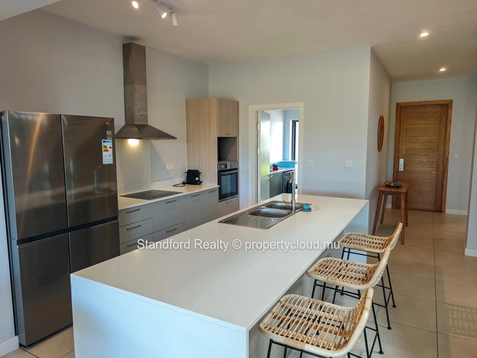 Modern 4-Bedroom Duplex for Rent – Flic en Flac, Cascavelle, West