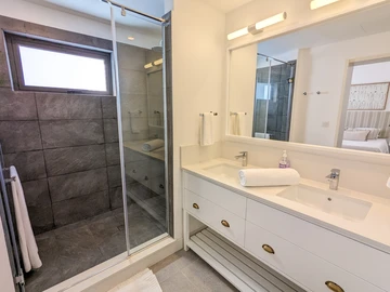 4 Bedroom Apartment