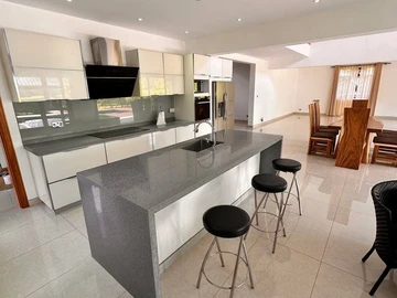 5 Bedroom Villa