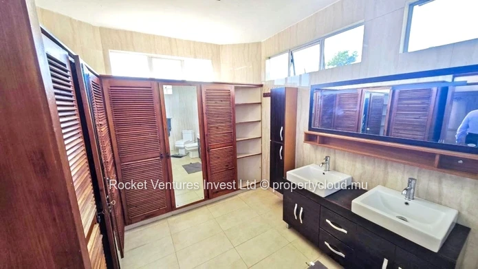 4-Bedroom Villa for Rent and Sale, Floréal – Centre