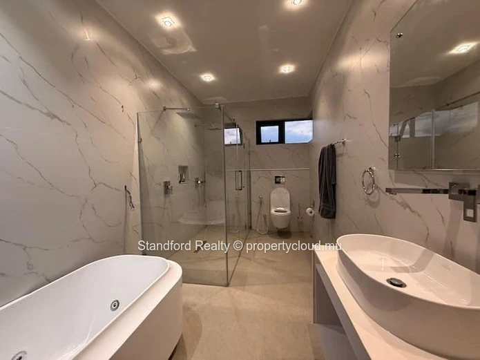 Sea-View Villa – 4 Bedrooms, Flic en Flac