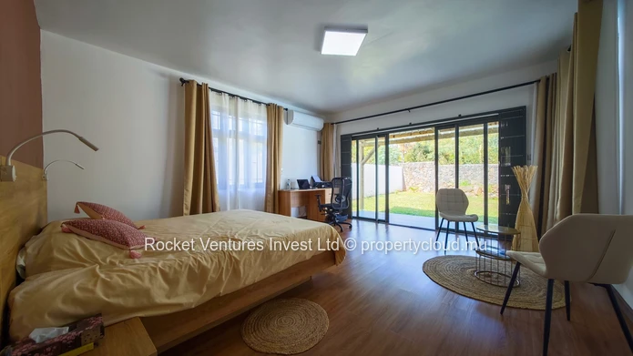 Charming Family Villa with Private Pool in Daruty Forest