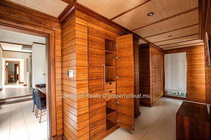 Luxury 5-Bedroom Villa, East Coast, Anahita