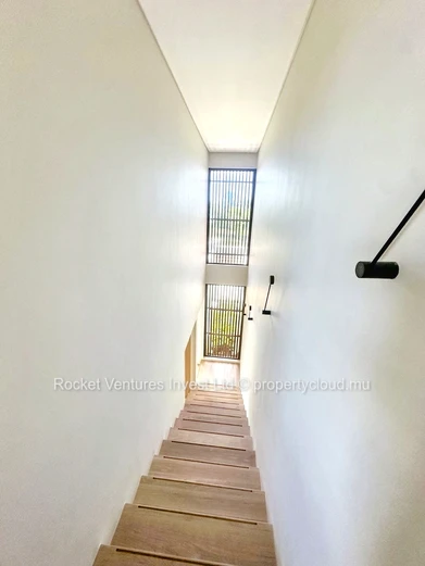 Luxury Seaside 4 Bedroom Villa in Azuri 