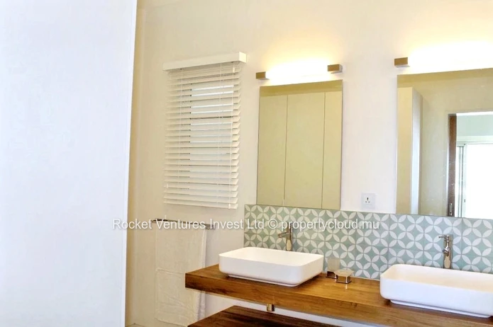 Luxury Beachfront Apartment in Pointe aux Canonniers  !