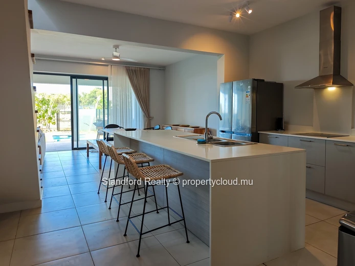 Modern 4-Bedroom Duplex for Rent – Flic en Flac, Cascavelle, West