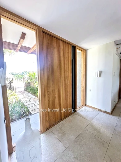Luxury Seaside 4 Bedroom Villa in Azuri 