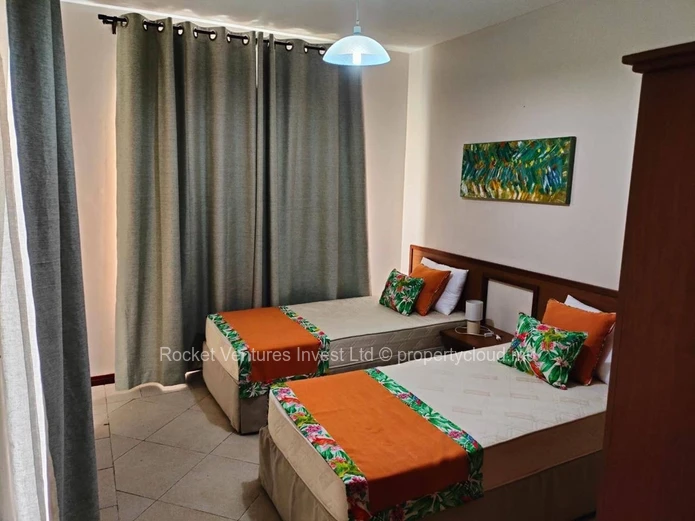 Townhouse. North. Bain Beof.   Beach within walking distance!!