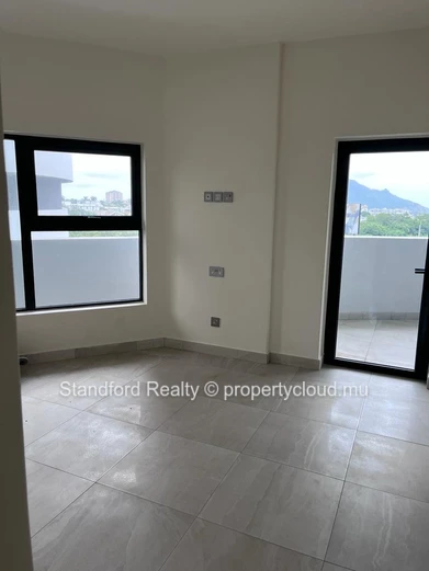 Spacious 3-Bedroom Sky Garden Apartment for sale with Panoramic Mountain View – Trianon