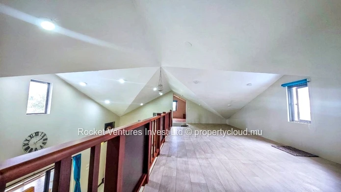 SALE - Prestigious 3-Bedroom Villa with Pool in Mont Piton Estate