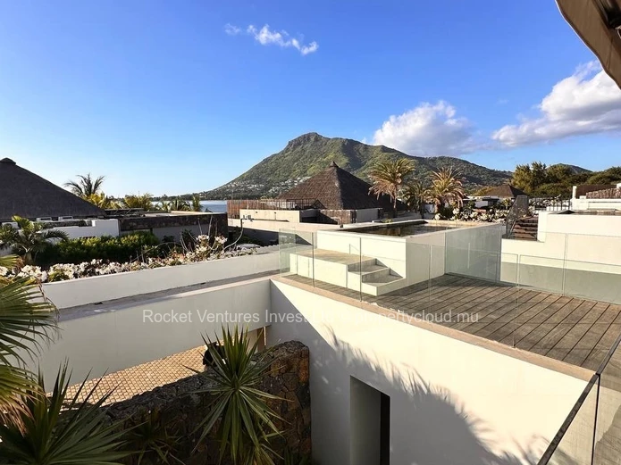Luxury 3-Bed Beachfront Villa in Tamarin with Pool - For Rent