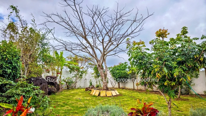 SALE - Prestigious 3-Bedroom Villa with Pool in Mont Piton Estate