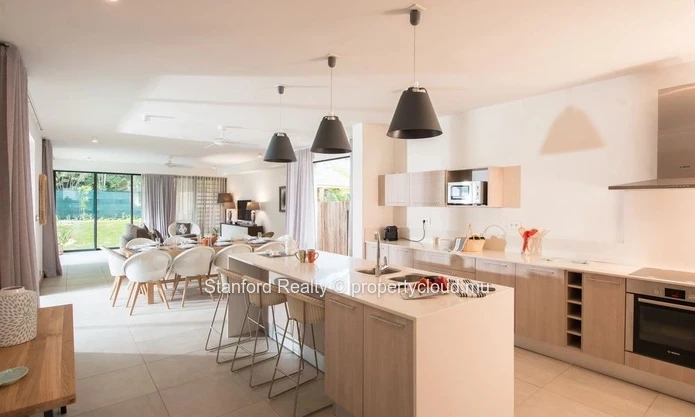 Exclusive Villa for Sale - 3 Bedrooms, Black River, West