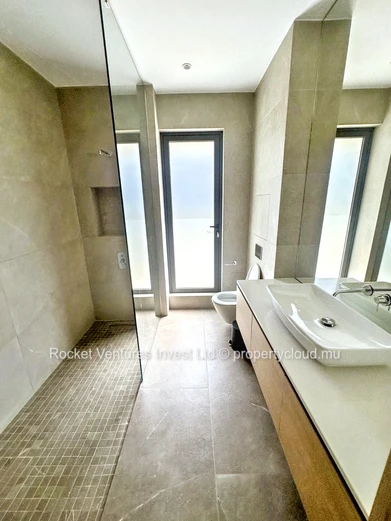 Luxury Seaside 4 Bedroom Villa in Azuri 