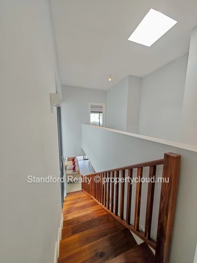 Modern 4-Bedroom Duplex for Rent – Flic en Flac, Cascavelle, West