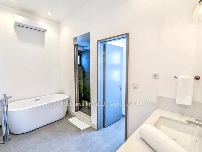 Sea View 4-Bedroom Apartment - St Antoine Private Residence, North Coast