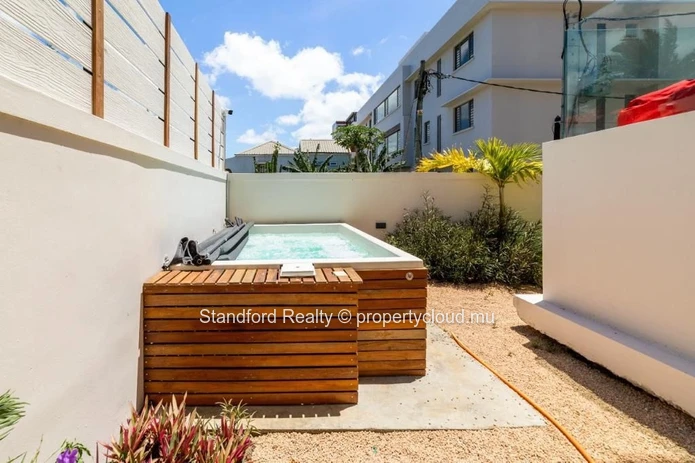 2-Bedroom Apartment with Walking Distance to the Beach 