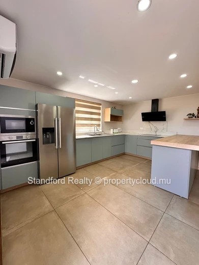 5-Bedroom Villa for Sale – Balaclava (Royal Park), North