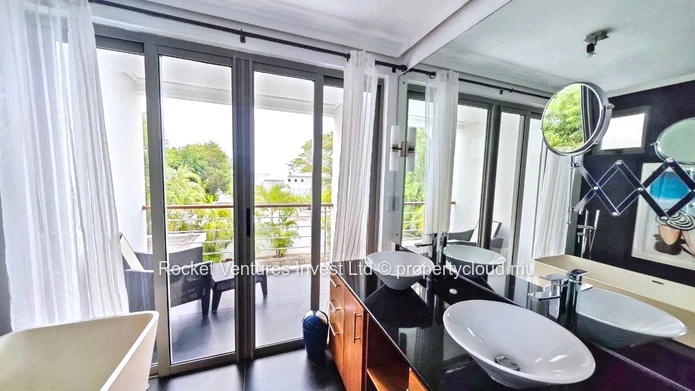 3-Bedroom Beachfront Villa for Rent, Pointe aux Canonniers – North