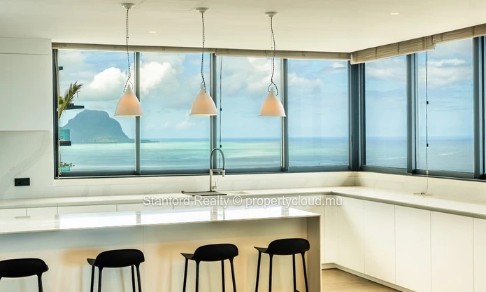 Luxury Villa with Infinity Pool for Sale - 4 Bedrooms, Tamarin