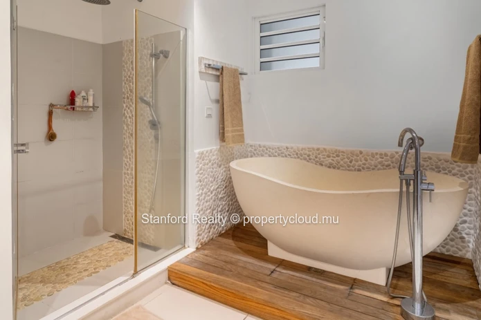 Beach Access Apartment for Rent - 3 Bedrooms, Cap Malheureux, North