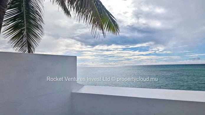 3-Bedroom Beachfront Villa for Rent, Pointe aux Canonniers – North