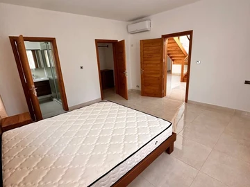 5 Bedroom Villa