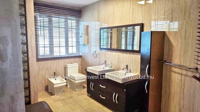 4-Bedroom Villa for Rent and Sale, Floréal – Centre