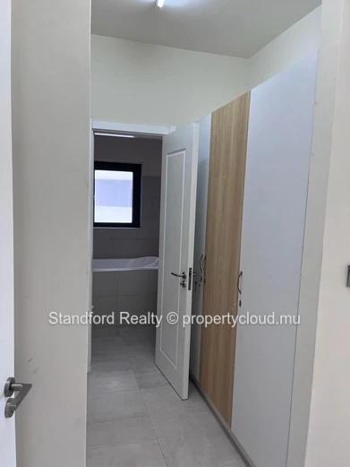 Spacious 3-Bedroom Sky Garden Apartment for sale with Panoramic Mountain View – Trianon