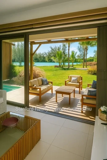 Waterfront Luxury Duplex for Rent - 3 Bedrooms, Calodyne, North