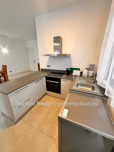 Stylish 3-Bedroom Apartment + Office Just 200m from the Beach – Pereybere