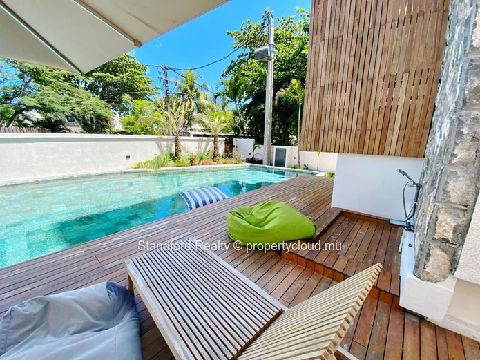 2-Bedroom Apartment with Walking Distance to the Beach 