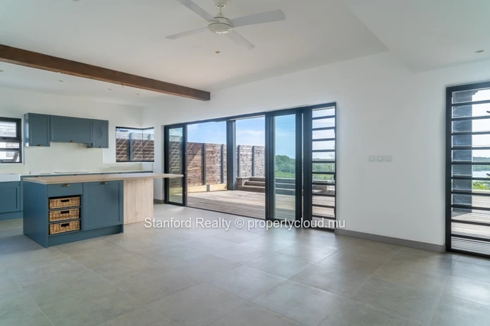 Luxury 3-Bedroom Penthouse with Private Plunge Pool & Sea View - St Antoine Private Residence