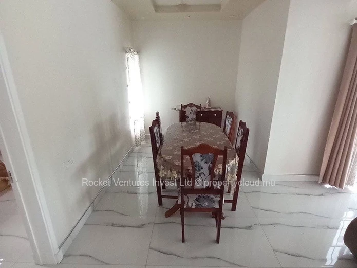 4 bedrooms inexpensive apartments with a private pool