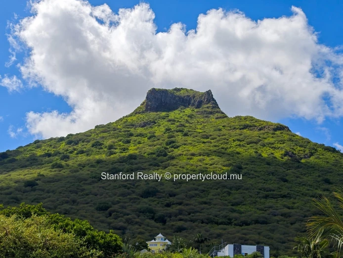 Penthouse for Rent – 3 Bedrooms, Tamarin, West