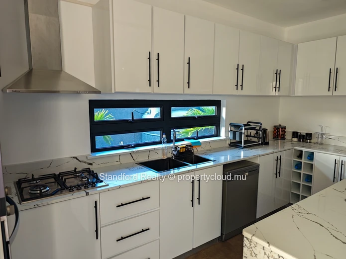 Brand-New Modern Villa for Rent – 4 Bedrooms, Grand Baie, North