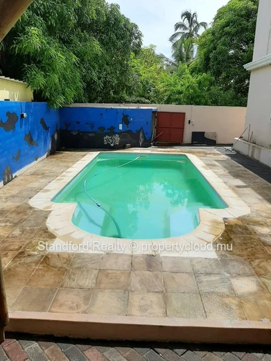 Villa for Sale – 6 Bedrooms, Tombeau Bay, North