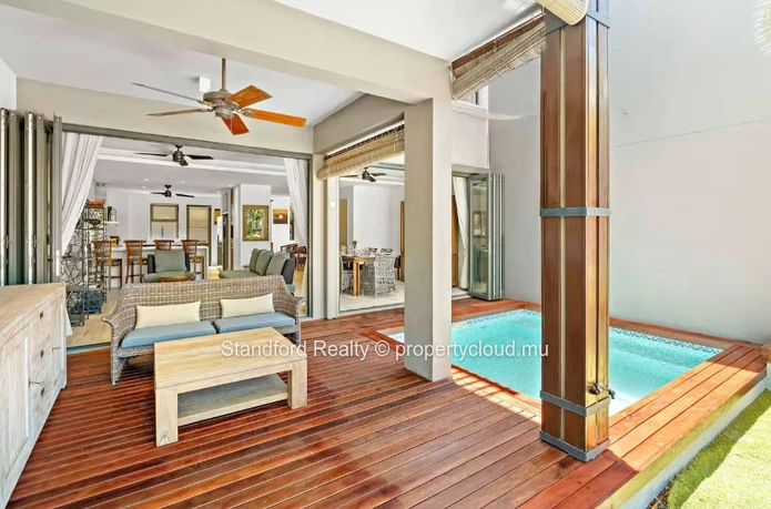 Elegant 3-bedroom villa with pool in Black River