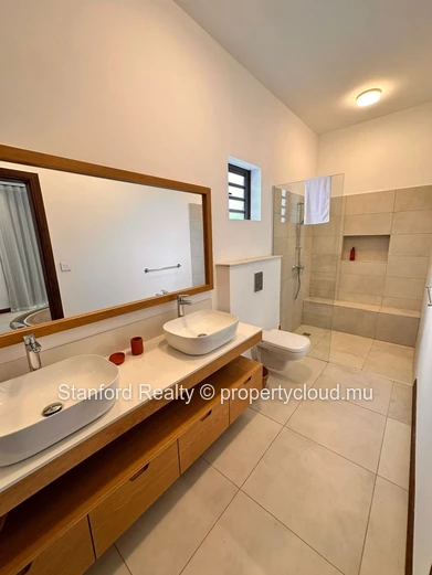 Modern Cozy Villa with 3 Bedrooms and Pool – Daruty Forest
